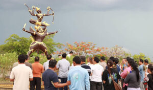 រូបសំណាក់ព្រះវិស្ណុជិះគ្រុឌវិលមកខេត្តសៀមរាបវិញ ក្រោយតម្កល់នៅឧត្តរមានជ័យអស់រយៈពេល១៦ឆ្នាំ